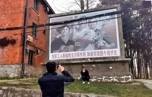 你好,李焕英里,藏着几代厂矿子弟的乡愁
