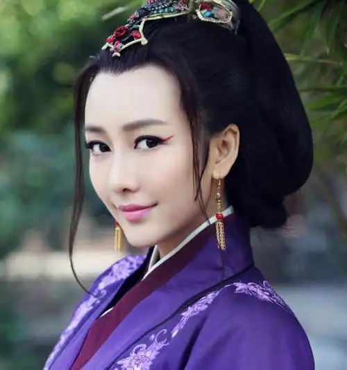 同样是古装剧照,没想到王鸥比杨幂还美
