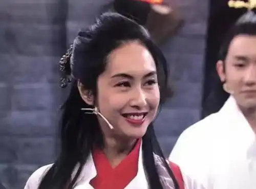 女星20年后再穿当年戏服,对比惨烈赵雅芝不穿白娘子戏服太明智
