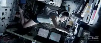 地心引力新剧照桑德拉遇太空危机神色惊恐