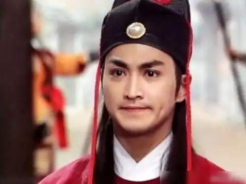 展昭何家劲近照曝光,工地开挖掘机,60岁一身肌肉颜值在线