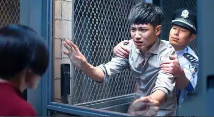 众星谈艺人吸毒清除出队伍vs用爱心待他们
