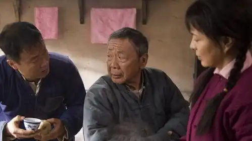 老太为了一家过年夜,订儿子家包厢被嫌弃,这算养了白眼狼吗