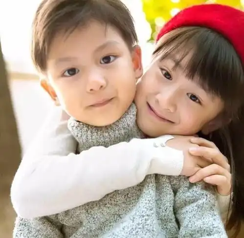 长得非常像明星爸妈的星二代,网友基因这东西真的是强大
