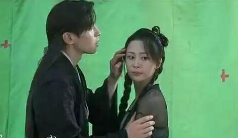 恋情疑坐实邓伦公开向杨紫道歉5字表明自己心意