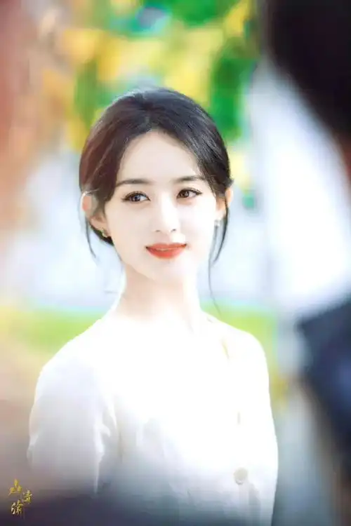 赵丽颖背包镜头,好喜欢赵丽颖这个背包镜头,自信张扬明媚,