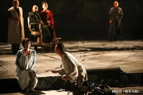 哈姆雷特哈姆雷特到死都不知道,母亲自愿嫁叔叔的真正原因
