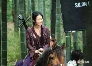 搜狐公众平台刘亦菲参加时装周未ps图片流出,鹅蛋脸惨变锥子脸,身材走形严重,神仙姐姐再也不仙了
