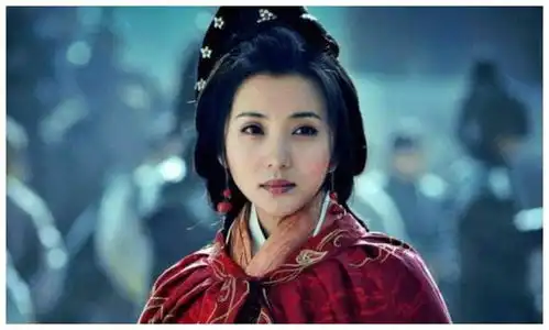 貂蝉被曹操送给关羽后,当晚就自尽了,关羽对貂蝉做了什么
