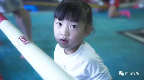 父爱如山又似水昆山父女演绎中国版摔跤吧,爸爸