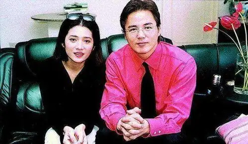 被林瑞阳前妻指责是小三,张庭首晒全家福,其中8字暗讽比对方幸福
