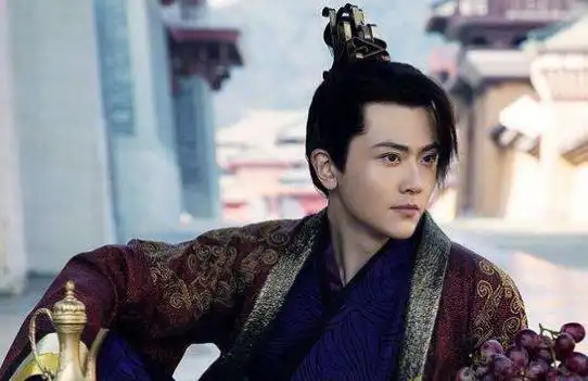 张若昀新剧未拍先火李庚希没啥,熟面孔太多被批翻版庆余年