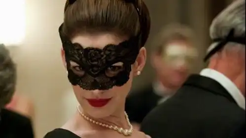 求蝙蝠侠黑暗骑士崛起里猫女的高清剧照越多越好