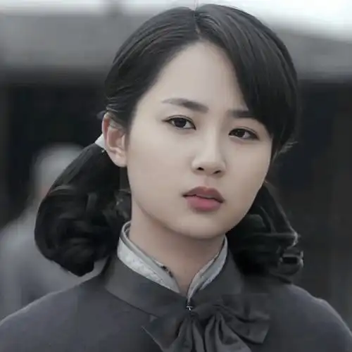 南昌16岁女高中生撞脸杨紫图
