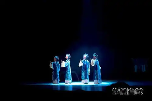 绍百王牌大戏情探高清导赏
