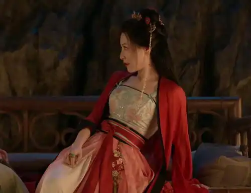 藏海传女演员美貌排名,张婧仪第4,白冰第2,第1是环球小姐
