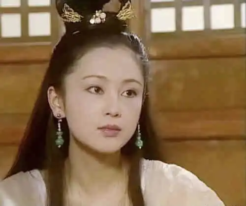 陈红18岁时旧照公开,天然五官楚楚动人,真是天生的大美人