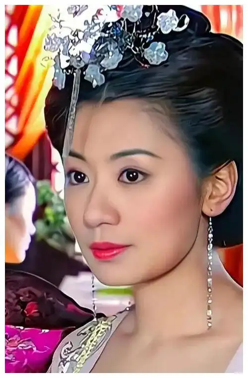 倚天屠龙记中两大美女,贾静雯和高圆圆谁更胜一筹