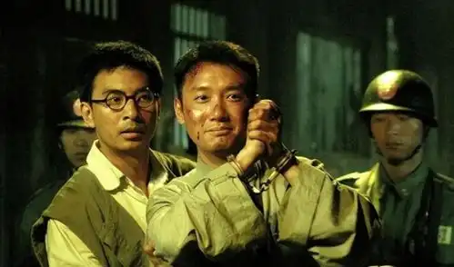 辞职央视转行当演员,搭档孙俪演戏爆红,33岁不沾绯闻闷声拿影帝