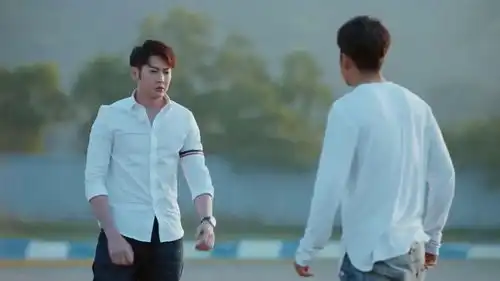 极速青春天野知道杰森就是亲生父亲,整个人都崩溃了,不见杰森