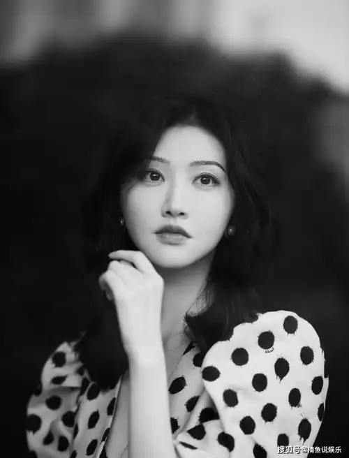 景甜复古泡泡袖好迷人弯弯柳叶眉气质出众,不愧是司藤小姐