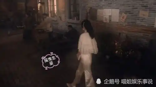 景甜拍司藤改走路姿势,前后差距太大,网友这腰扭到了我心里