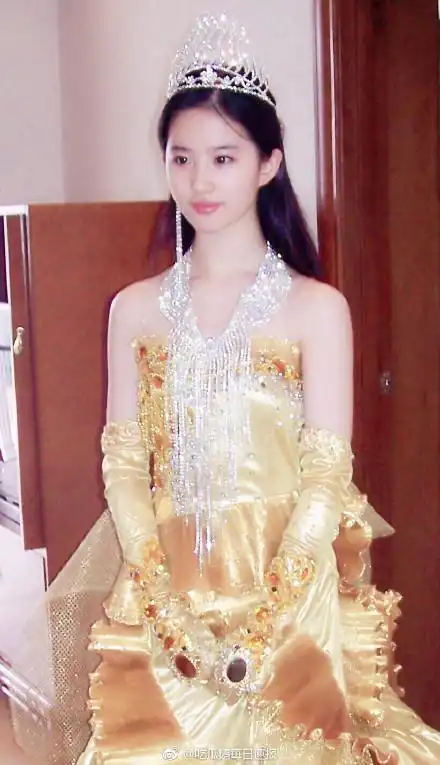 刘亦菲金鹰女神试妆照曝光,比正式照还美,电影花木兰气质佳

