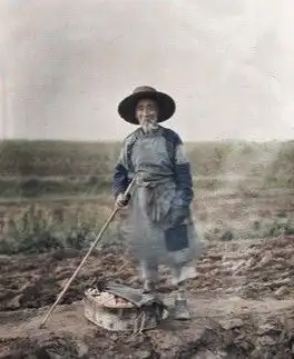 一法国人传出百年前晚清彩照格格妆容很是惊悚,颐和园仿佛天堂
