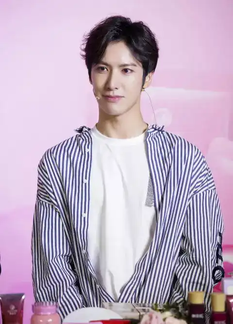 杨幂旗下有五帅,张彬彬颜值第二,第一颜值爆表竟是他烈火
