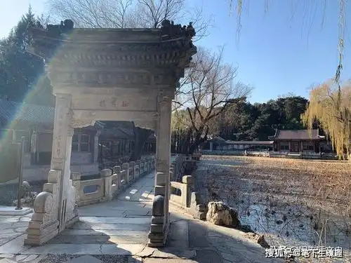 颐和园的谐趣园,有乾隆题字的知鱼桥,出自著名的典故子非鱼