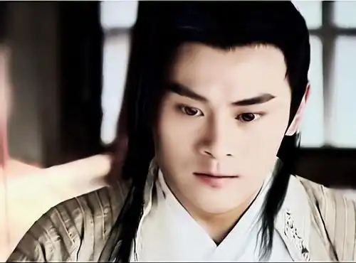 射雕中,他是黄药师的同门,武功高于洪七公,曾被虚竹吊打