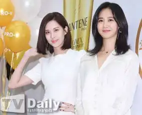 8人变5人后首次同框yuri徐玄同出席活动,是重逢的少女时代啊