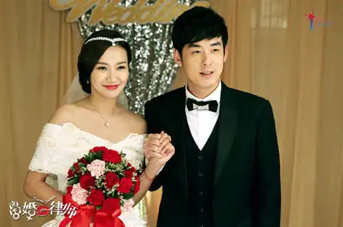 离婚律师受争议刘欢鲜花与板砖齐收