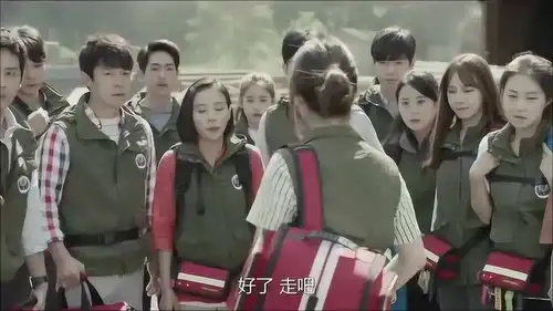 太阳的后裔姜医生现场临危不乱,合理安排救援方式
