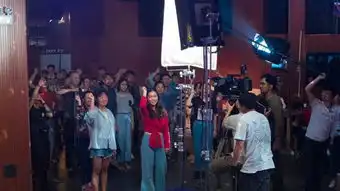 笙声不息新剧照酒吧里的音乐较量
