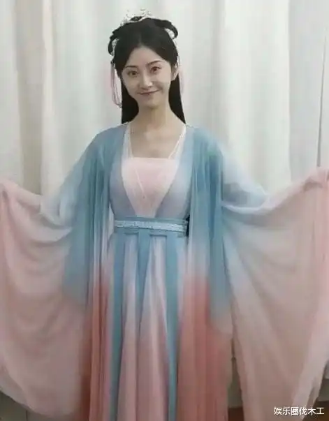 沉香如屑主题曲mv上线,杨紫成毅演技引热议,网友加油
