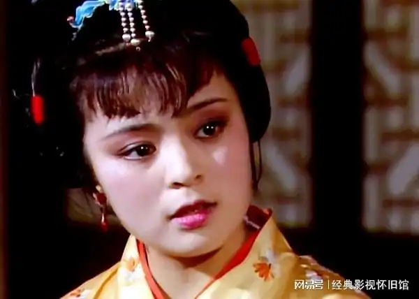 87版红楼梦探春有个性的三小姐就像红玫瑰,又漂亮又扎手
