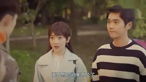 大家组团去看流星雨,校草和美女意外掉下悬崖,大家吓坏了
