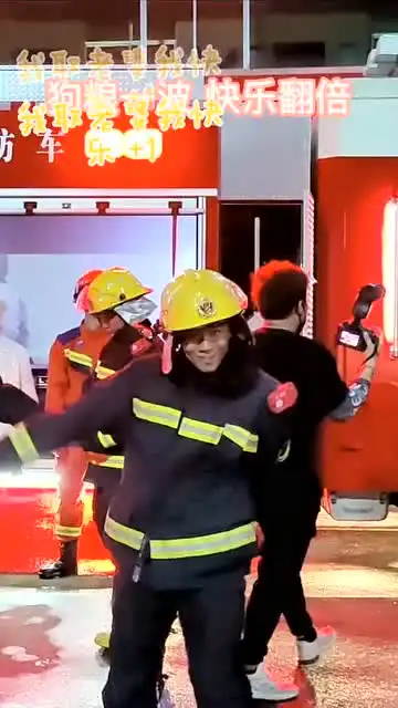 这吨狗粮我干了蓝朋友求婚现场,队友们收到甜蜜暴击