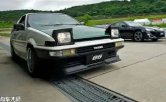 曾经是豪车的标志如今都不见了踪迹