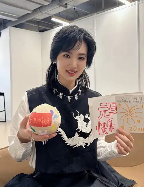 猎冰6位女演员生活照曝光,姚安娜气质出众,包文婧却垫底
