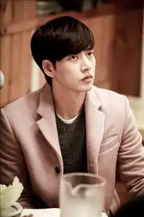 朴海镇在韩中人气飙升广告片酬共6千万元