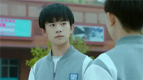 尹柯邬童关系不和原因是什么介绍邬童为什么转学离开中加
