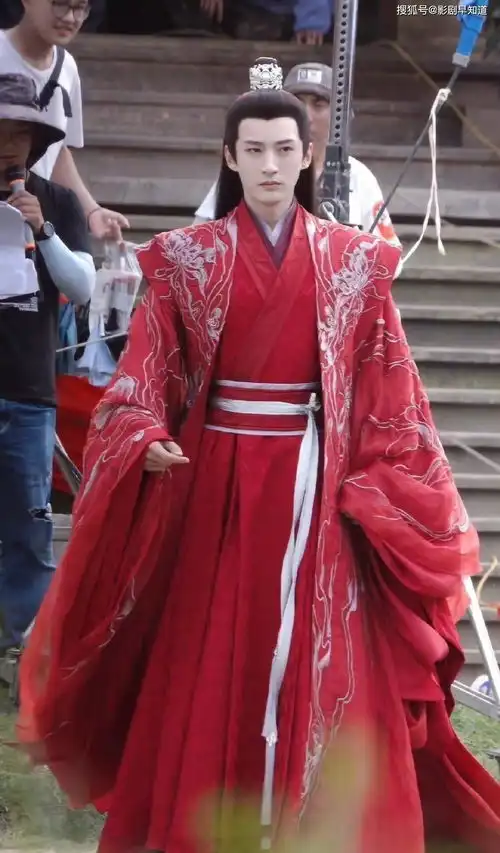 落花时节又逢君袁冰妍刘学义新剧照太养眼,古偶剧颜值模板呀