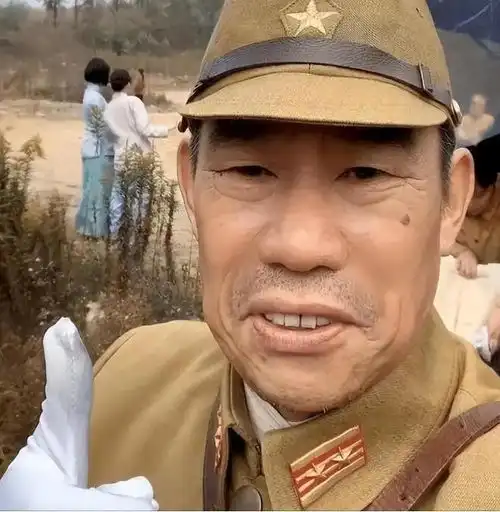 因亮剑剧组太穷,导演临时拉来4个群演,没想到都成经典了
