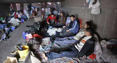 工地不招人,农民工留在城市飘荡,也不要回家务农为什么呢