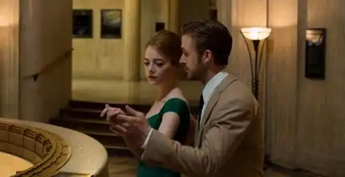 angelababy素颜被路人秒杀,明星卸了妆真是同一个人
