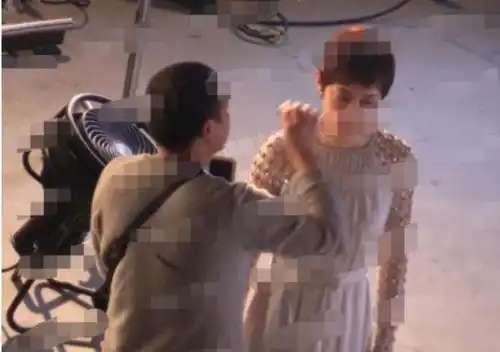 邓超两口子资金被套牢过亿,孙俪只能复出拍广告贴补家用