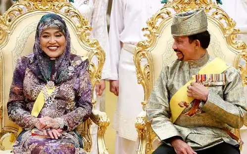 9年前,文莱公主嫁平民,新娘好似人形钻石山,黄金宝座尽显奢华
