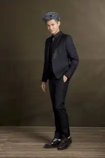 郑业成重生曝剧照霸气获封嚣张小王子